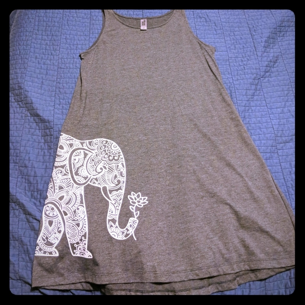 Gray t-shirt dress with elephant, size M